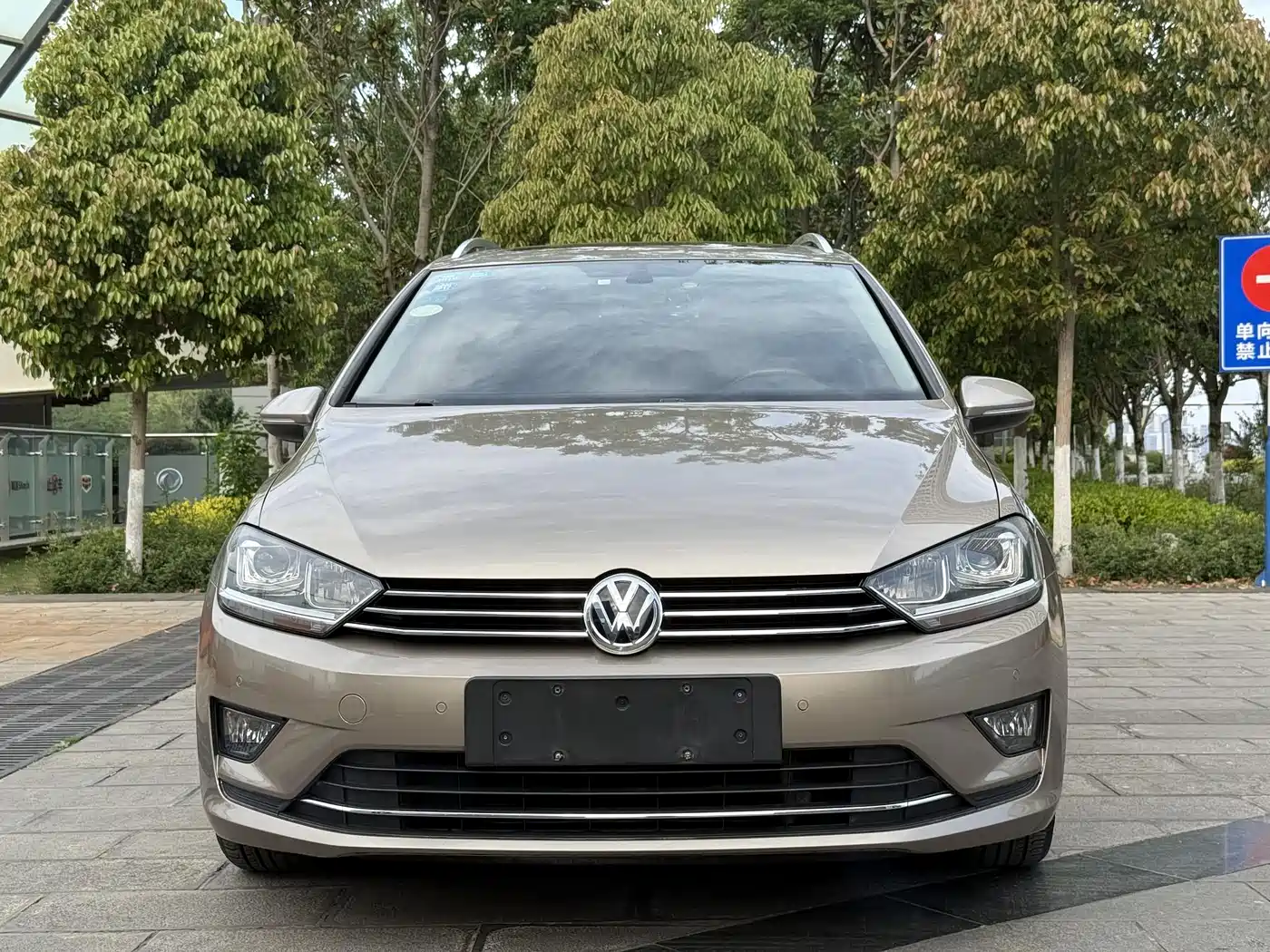 Volkswagen Golf Sportsvan 2016 230TSI Automatic Progressive фото 2