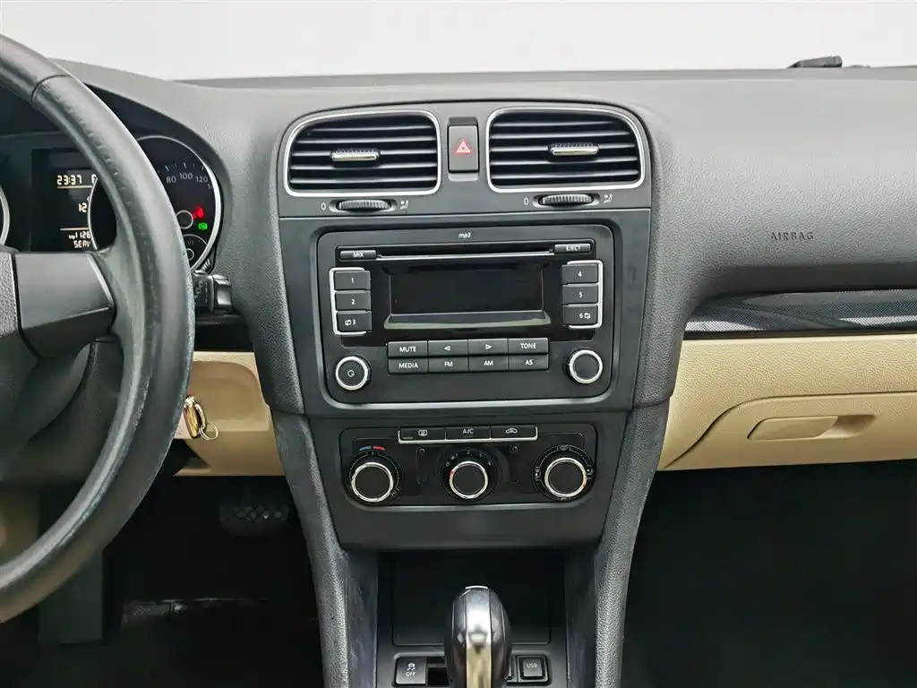 Volkswagen Golf 2012 1.6 Automatic Comfort Type фото 12
