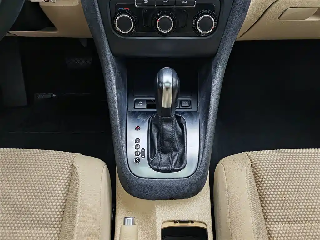 Volkswagen Golf 2012 1.6 Automatic Comfort Type фото 13
