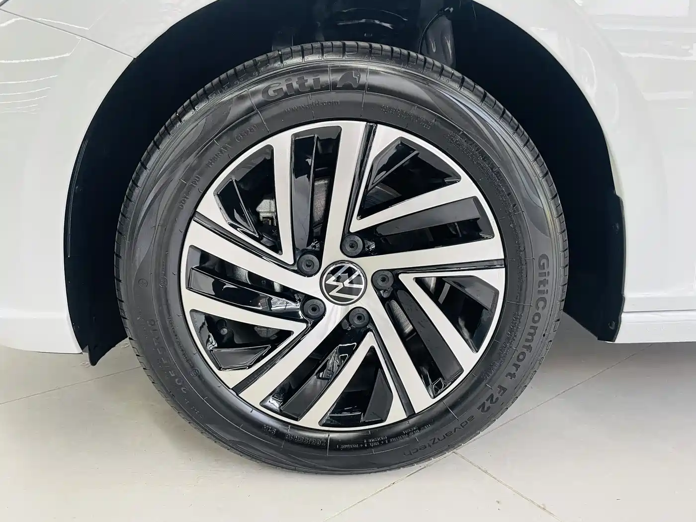 Volkswagen Lavida 2024 Model 300TSI DSG Starlight Leading Edition фото 3