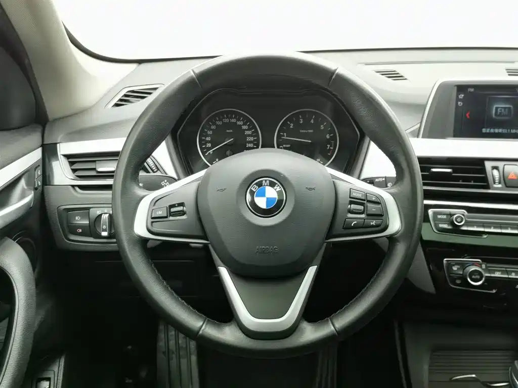 BMW X1 2018 sDrive20Li Leading Model фото 11