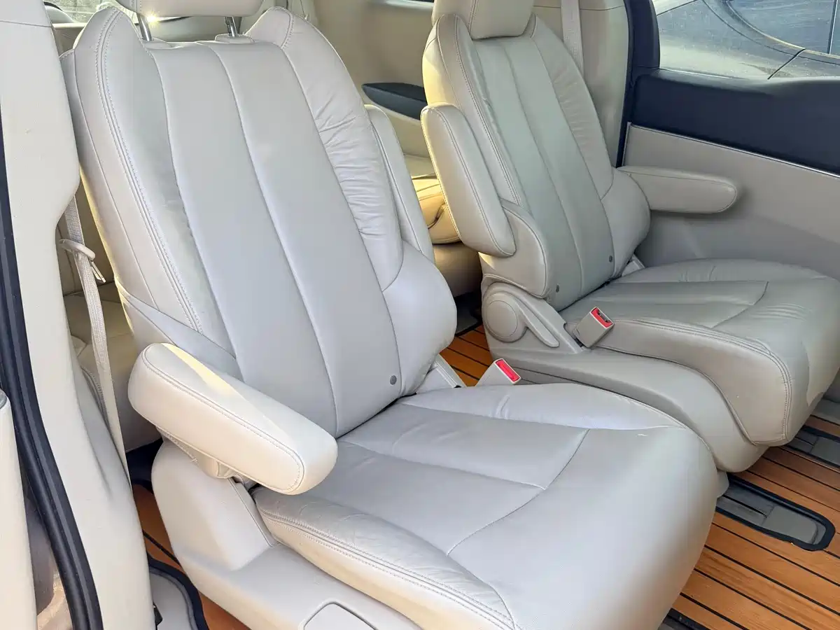 Buick GL8 2015 2.4L Luxury Business Exclusive Edition фото 12