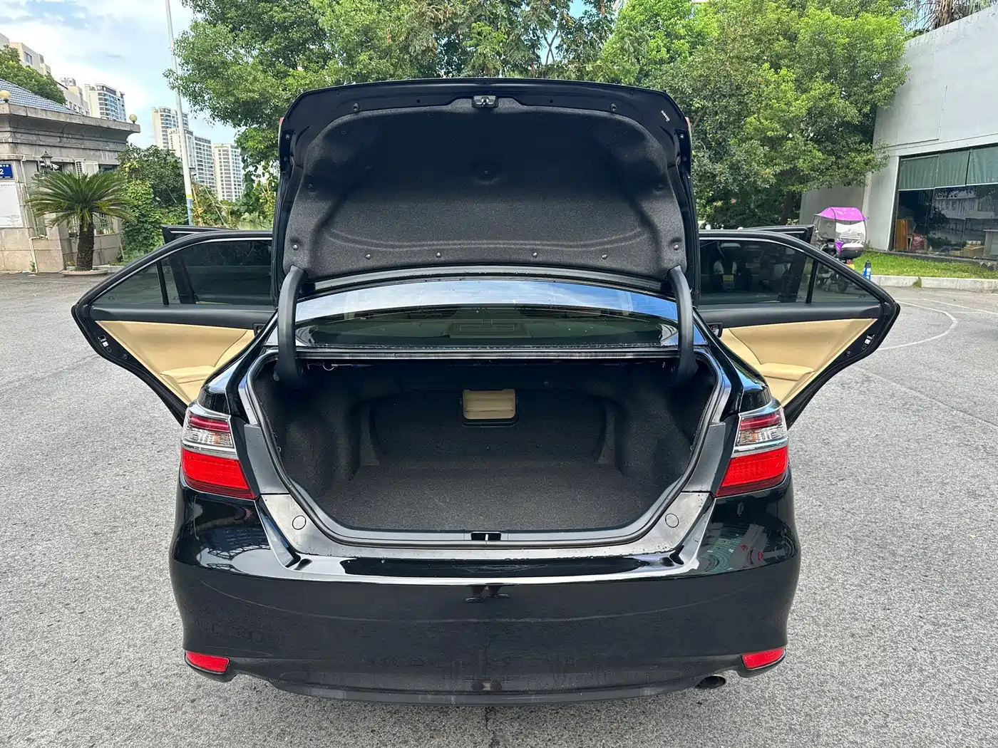 Фото 11 - Toyota Camry