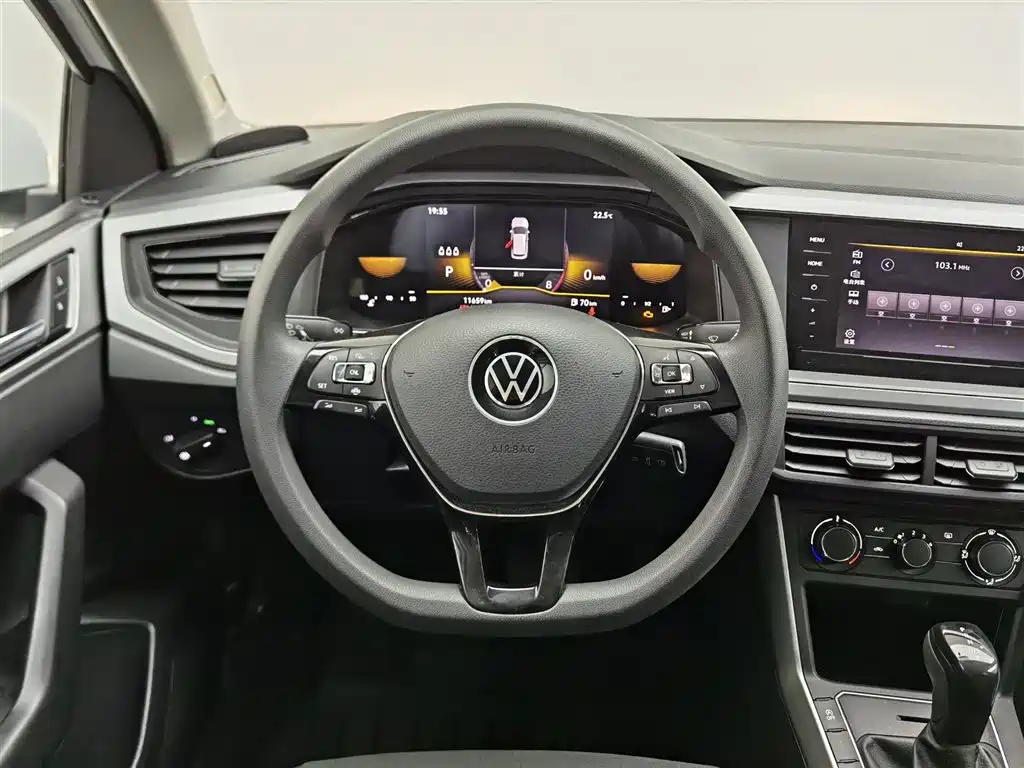 Volkswagen Polo 2023 Facelift Plus 1.5L Auto Joyful Living Edition фото 11