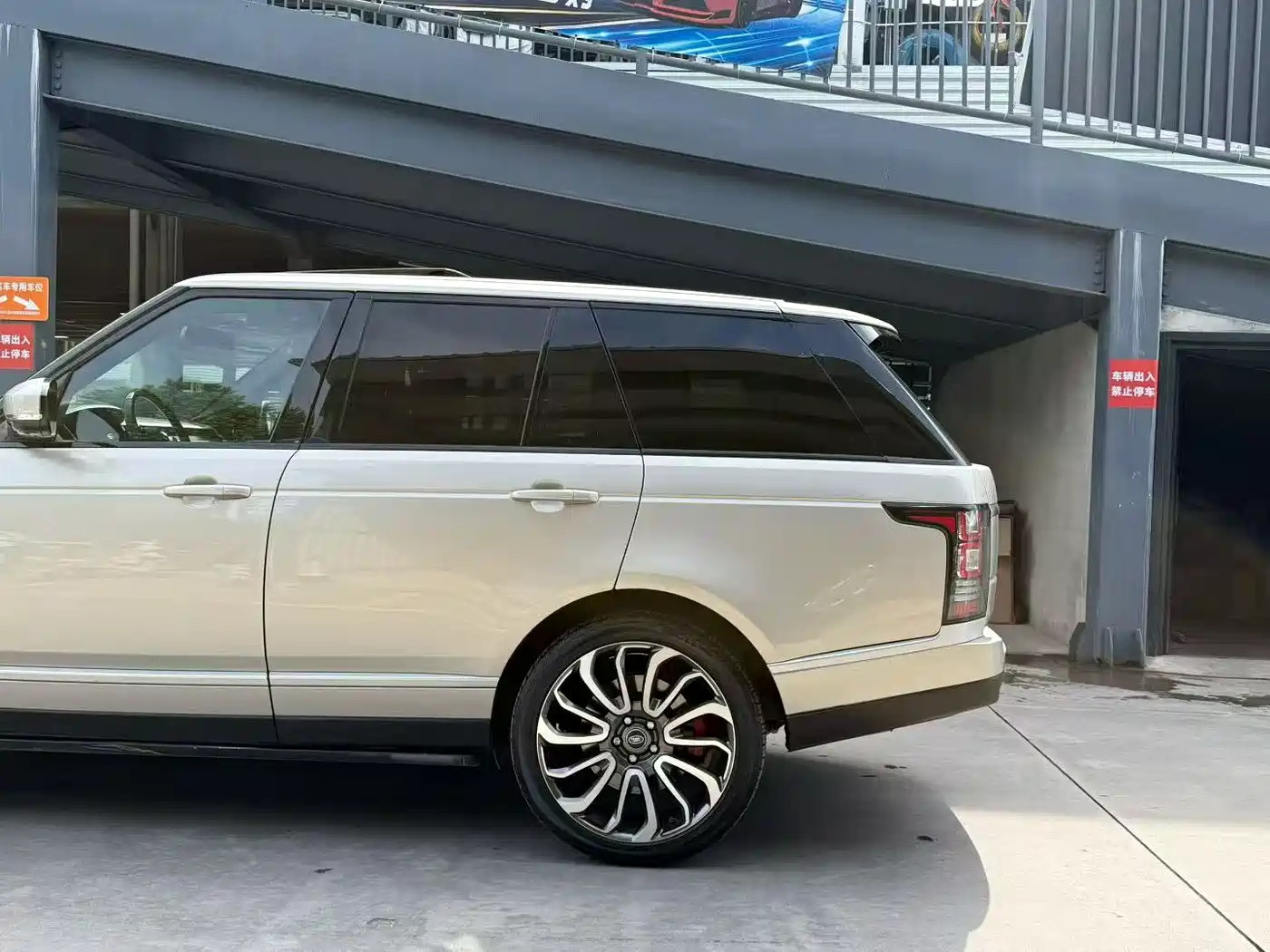 Land Rover Range Rover 2013 5.0 SC V8 Vogue SE фото 8