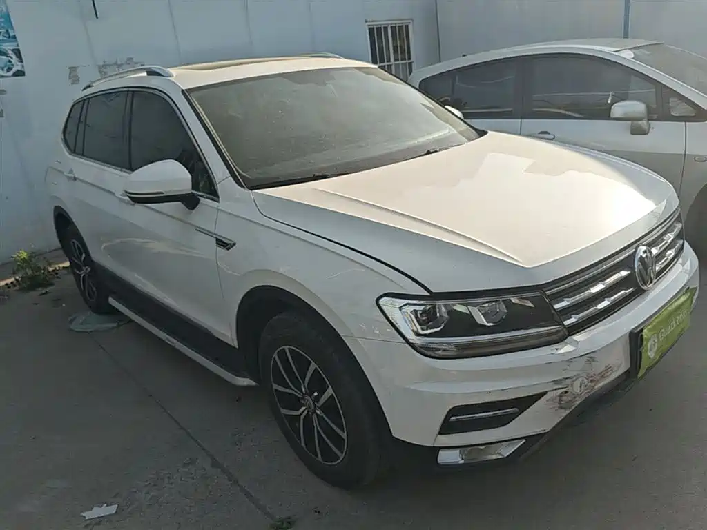 Volkswagen Tiguan L 2018 Facelift 330TSI Automatic 2WD Luxury Edition фото 4