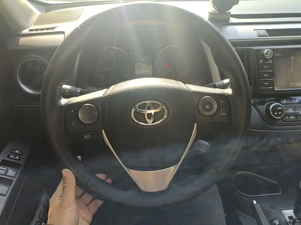 Toyota RAV4 Rongfang 2016 2.0L CVT 2WD Smart (China V) фото 11