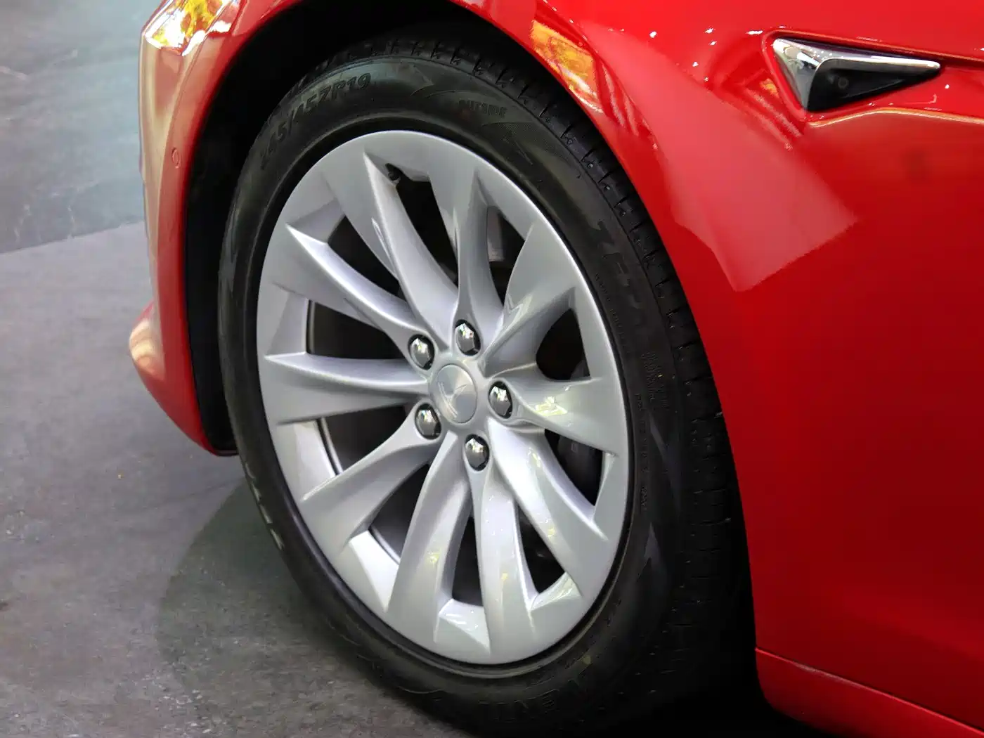 TESLA MODEL S