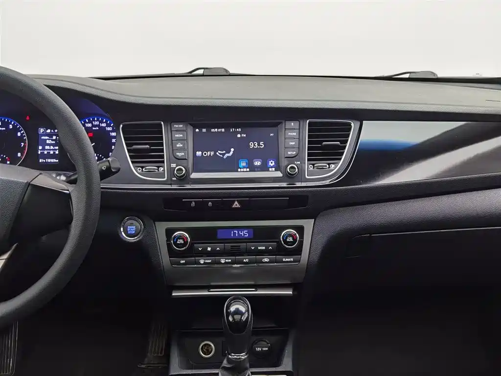 Hyundai Mistra 2016 1.8L Automatic Smart GLS фото 12