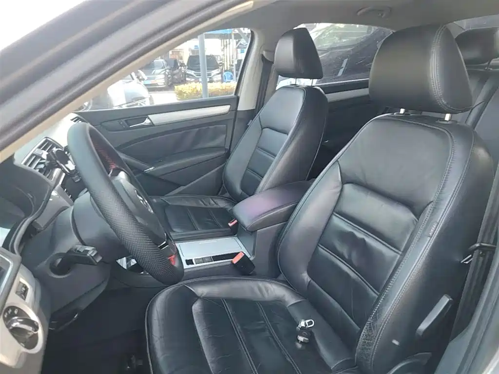 Volkswagen Passat 2014 1.8TSI DSG Luxury Edition фото 15