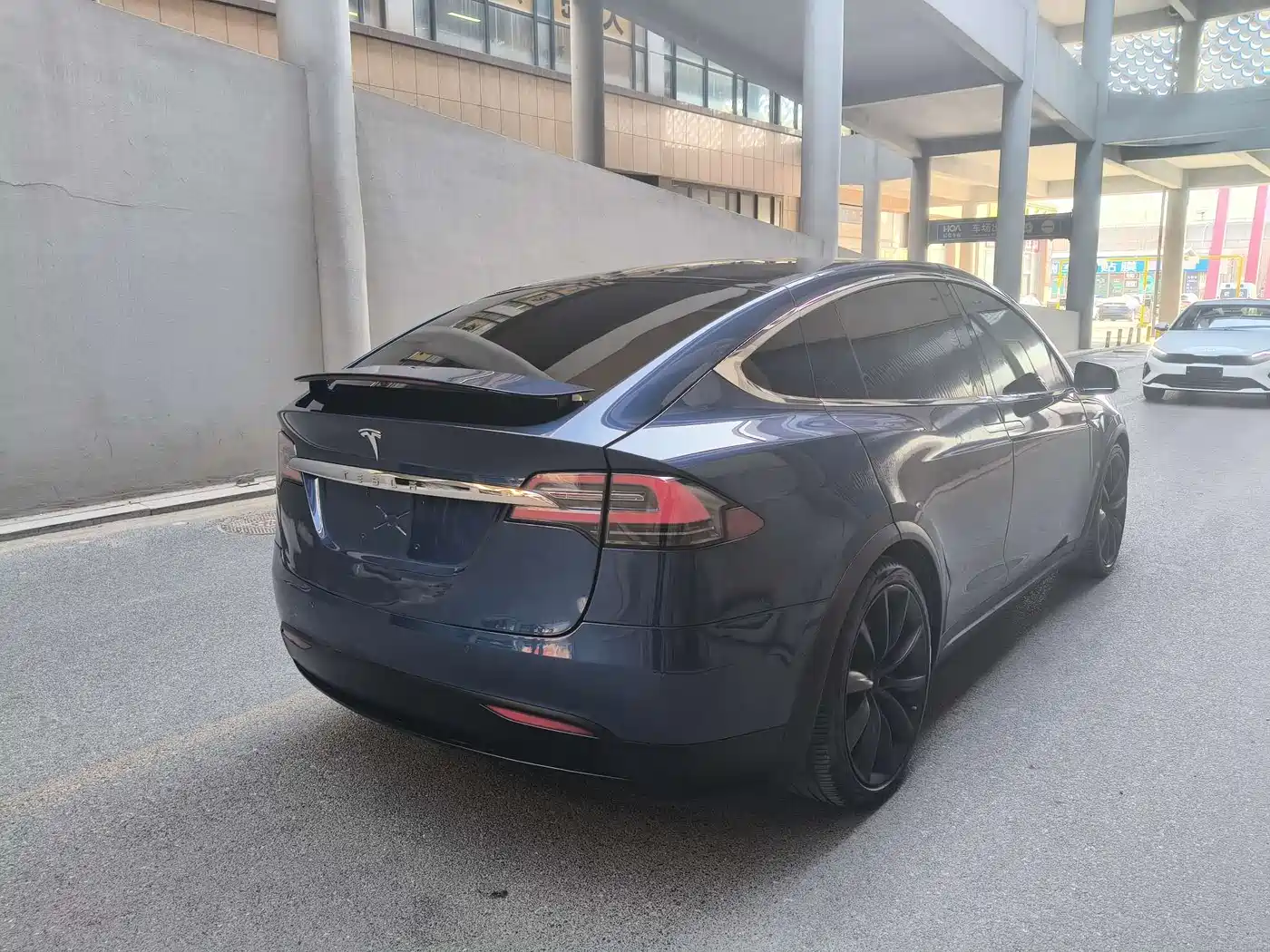 TESLA MODEL X