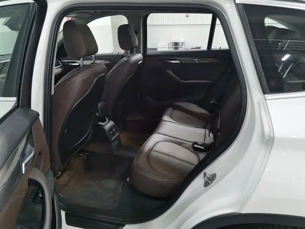 BMW X1 2019 sDrive18Li Premium Model фото 15