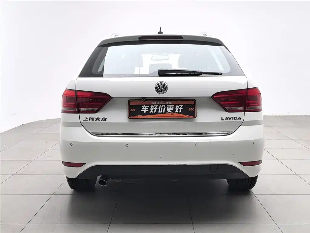 Volkswagen Lavida Tour 2015 1.6L Automatic Comfort Edition фото 4