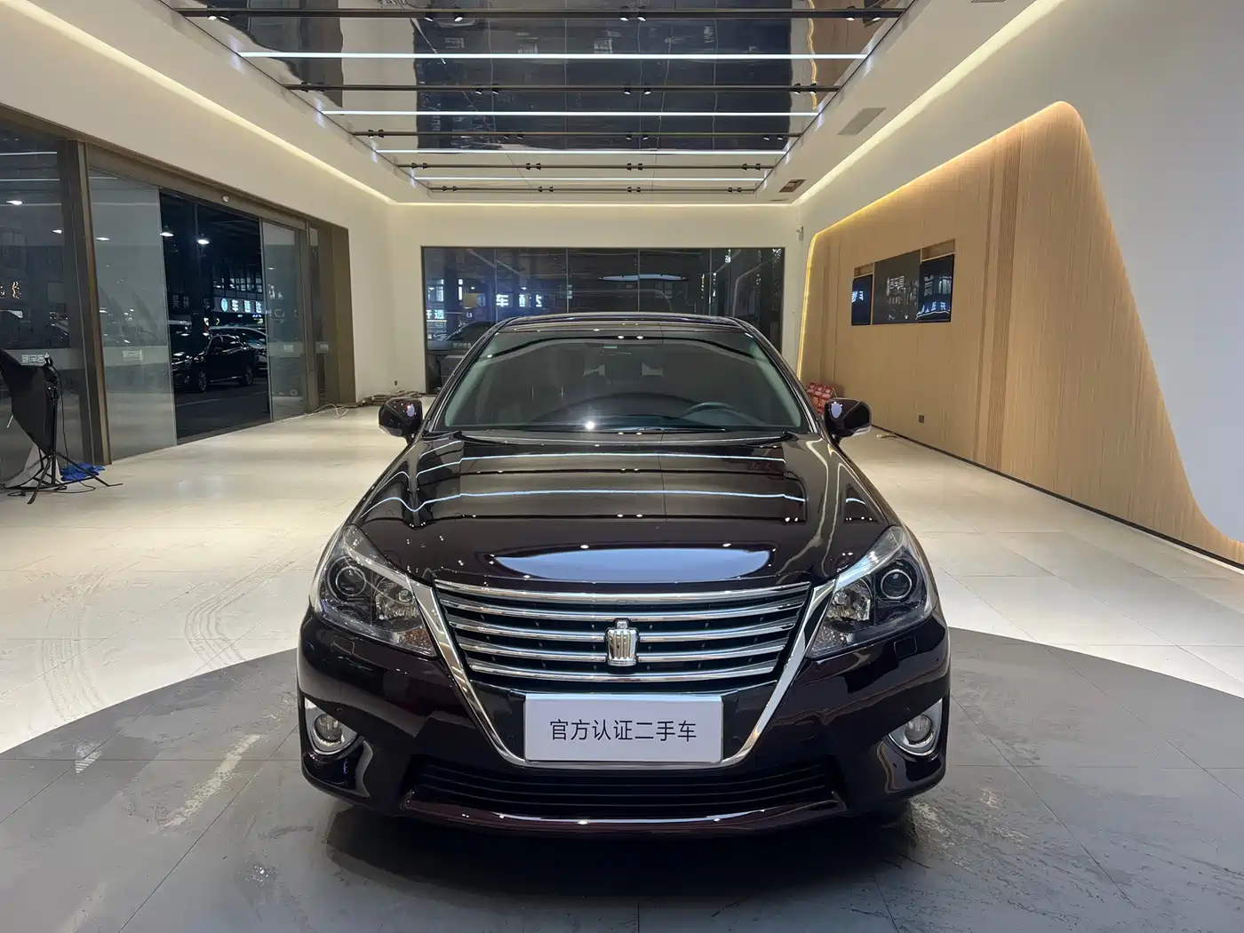 Toyota Crown 2012 2.5L Royal Navigation Edition фото 2