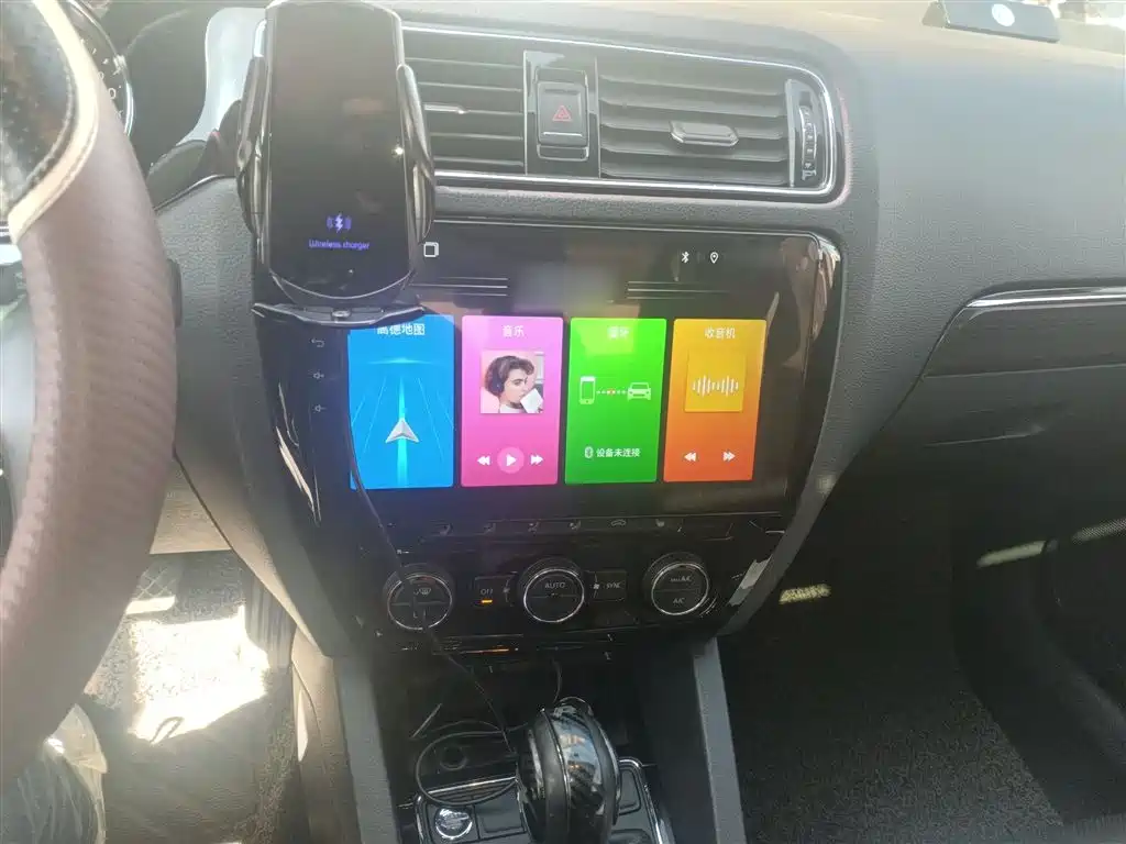 Volkswagen Sagitar 2015 230TSI Automatic Luxury фото 6