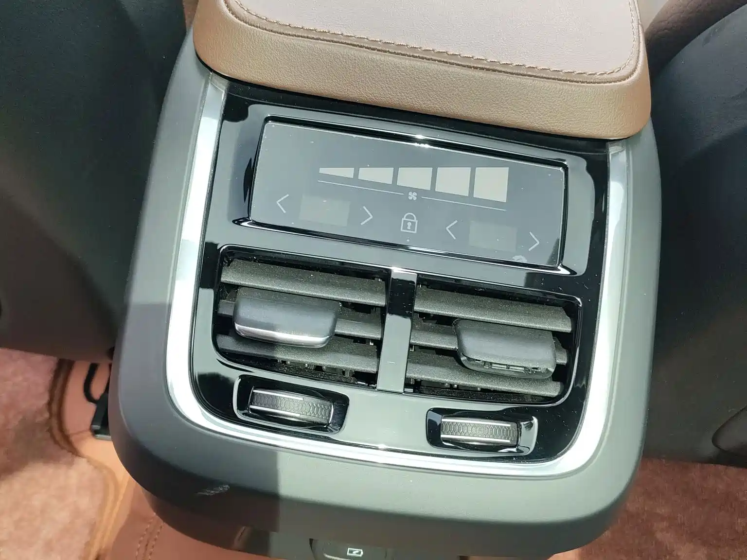 Photo 16 - Volvo V90