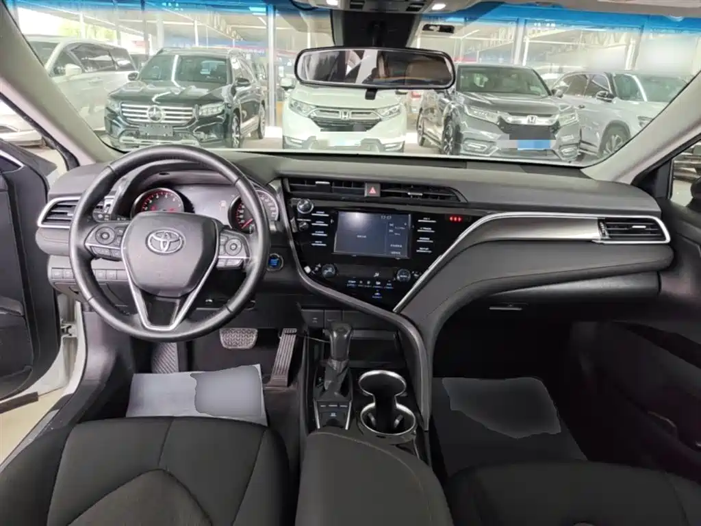 Toyota Camry 2018 2.0S Sport Edition фото 10