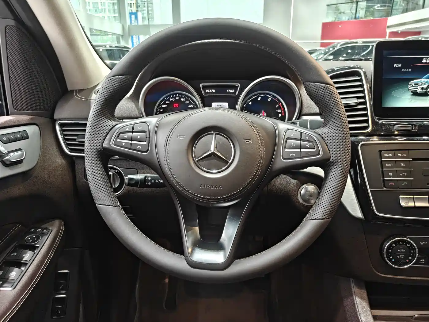 Mercedes-Benz GLS 2016 GLS 400 4MATIC Dynamic фото 9