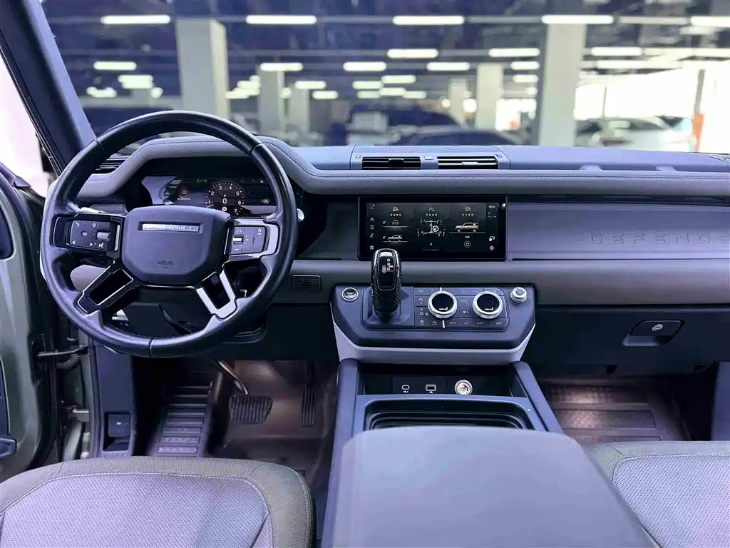 Land Rover Defender 2020 Model 110 P400 HSE фото 19