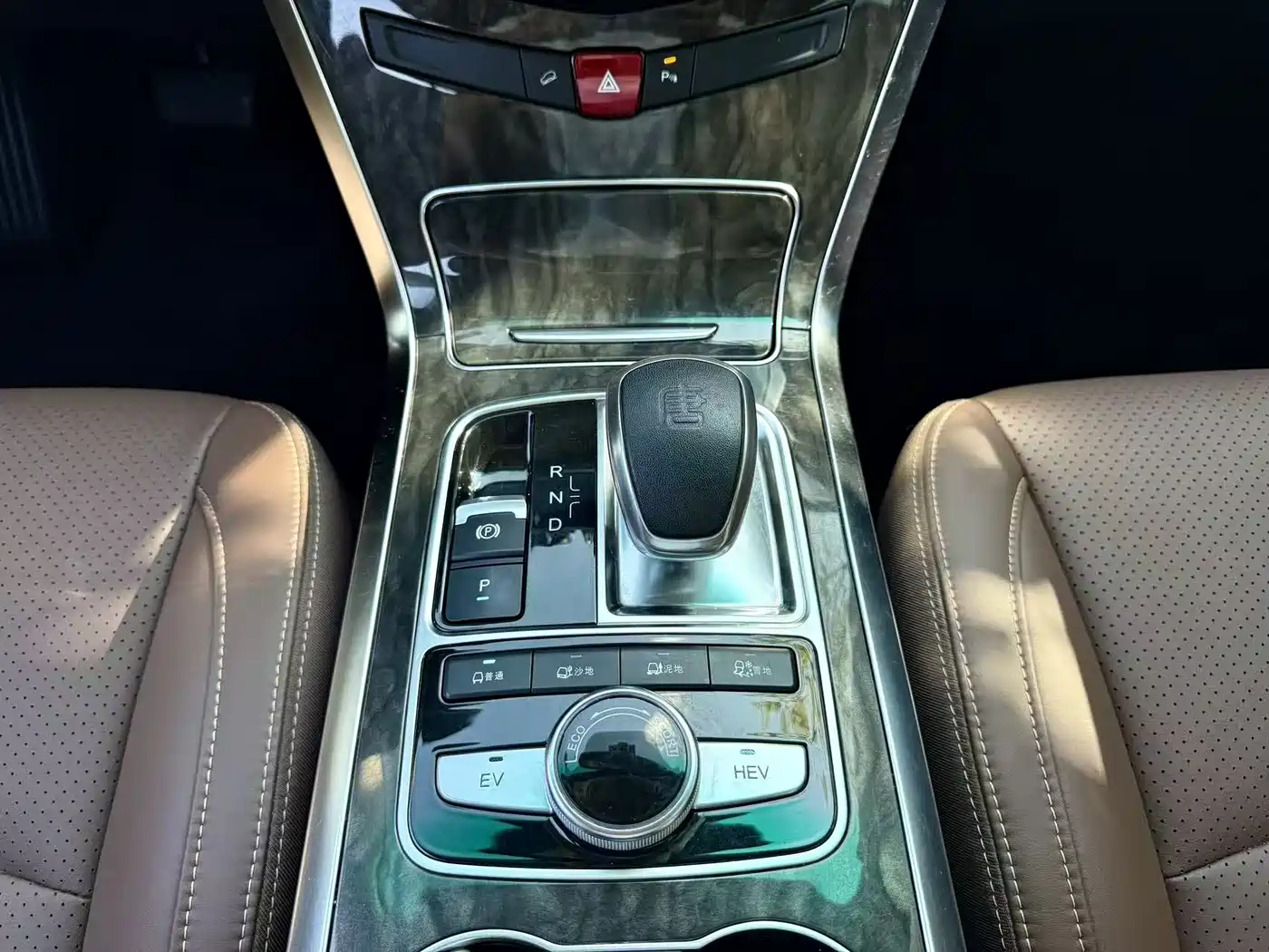 BYD Tang New Energy 2017 Model 2.0T Full-time 4WD Elegance фото 11
