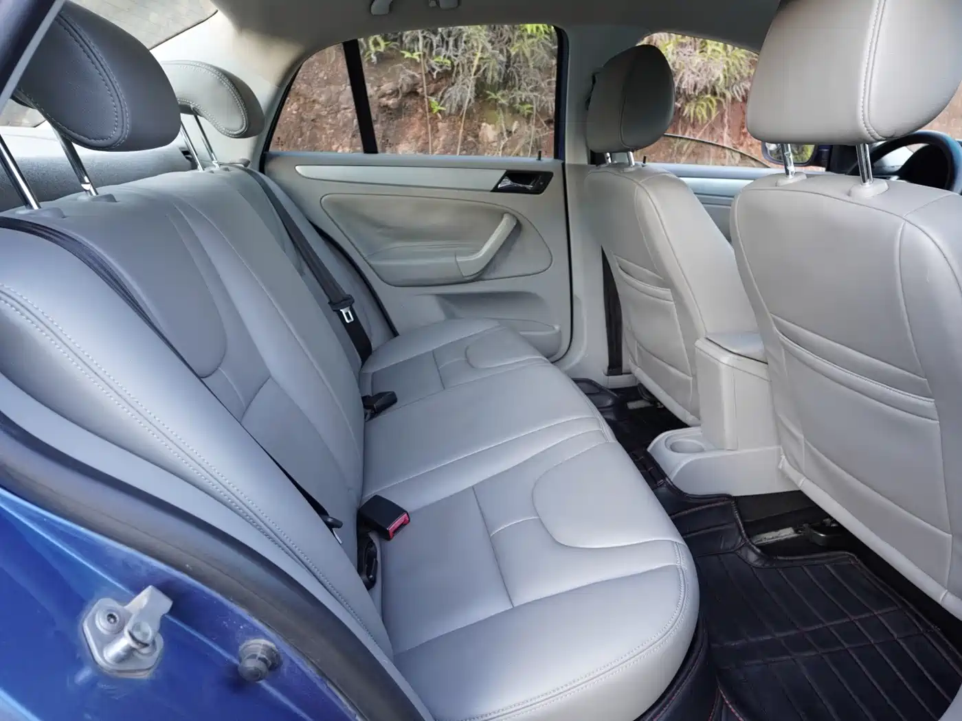 Volkswagen Bora 2012 1.6L Automatic Fashion Value Edition фото 5