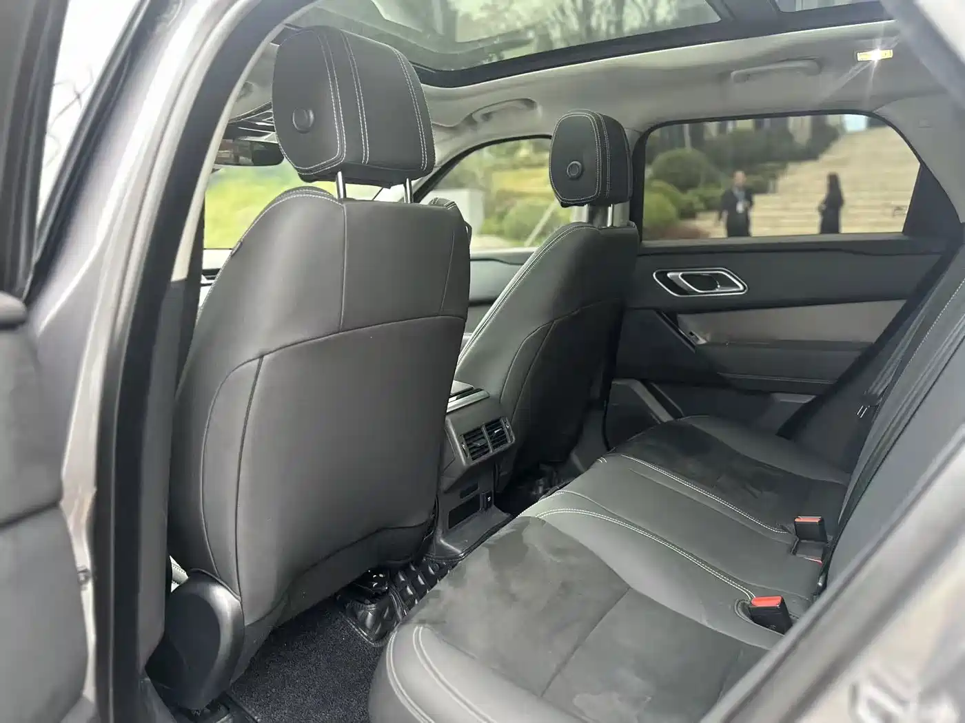 Фото 9 - Land Rover Range Rover Velar