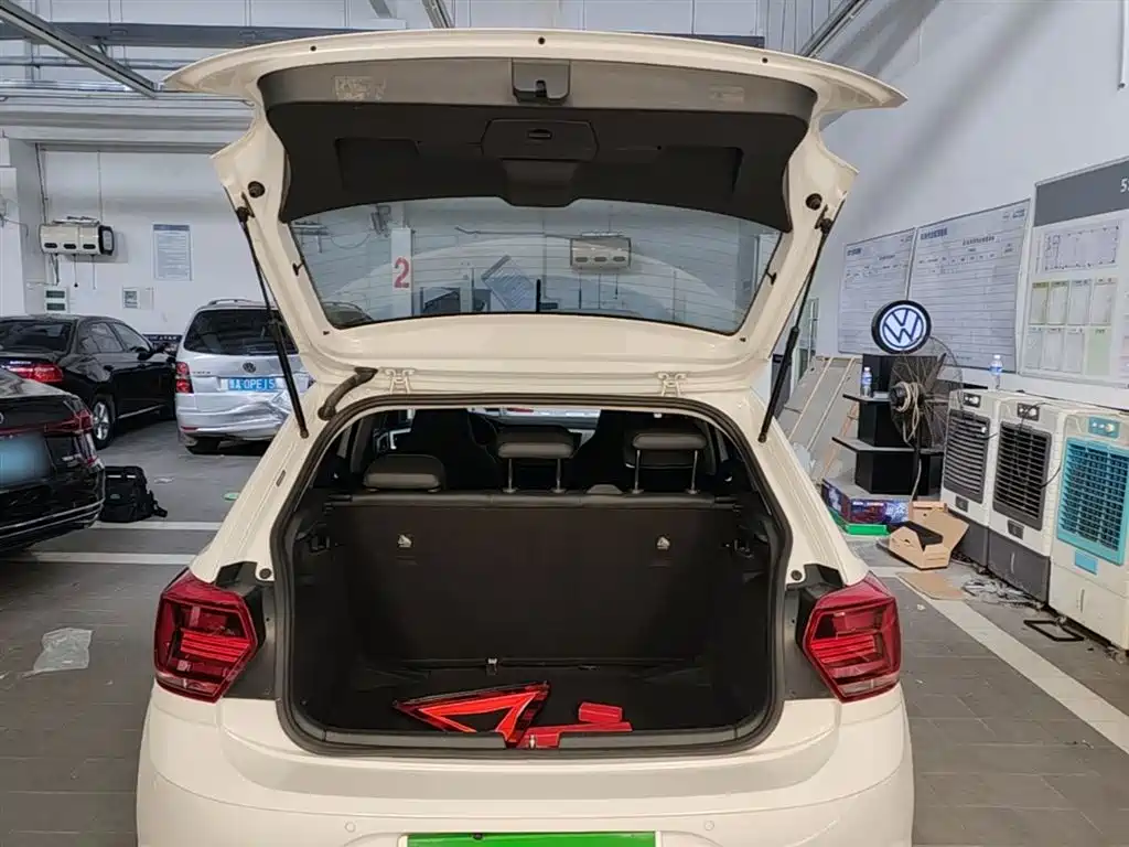 Volkswagen Polo 2021 Plus 1.5L Automatic Colorful Tech Edition фото 19