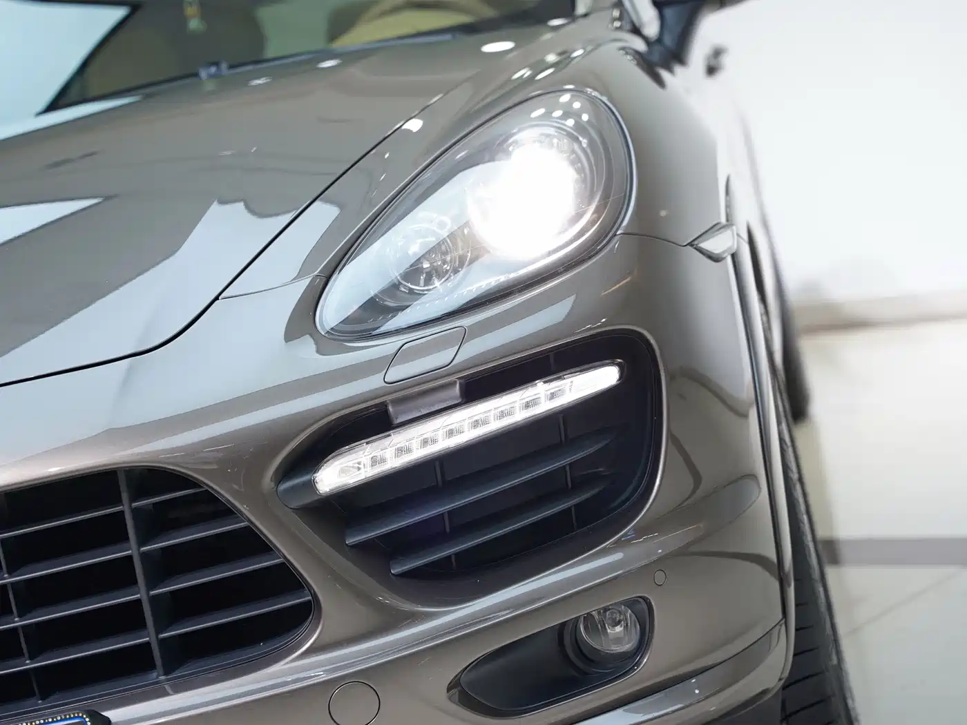 Porsche Cayenne 2012 Cayenne GTS 4.8L фото 7