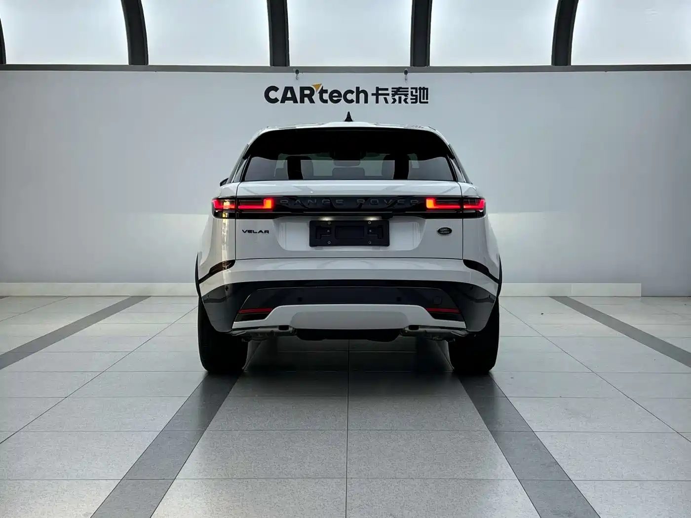 Land Rover Range Rover Velar 2026 Model 250PS Dynamic SE фото 3