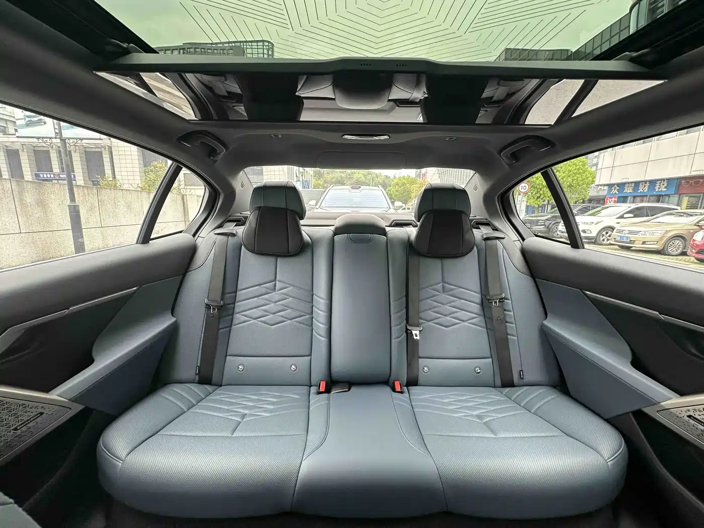 BMW 5 Series 2025 530Li Premium M Sport Package фото 14