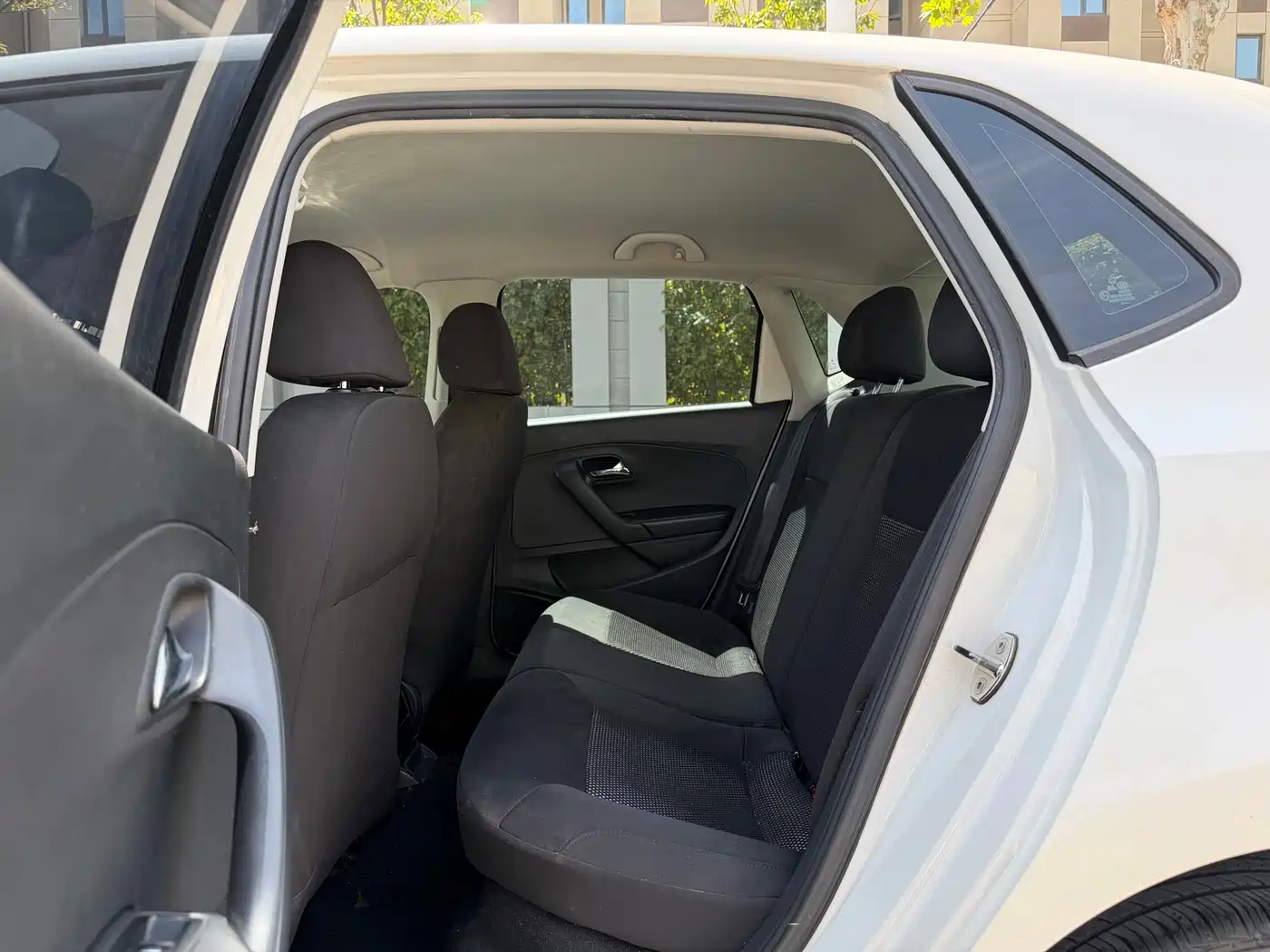 Volkswagen Polo 2013 1.4L Automatic Comfort Edition фото 6