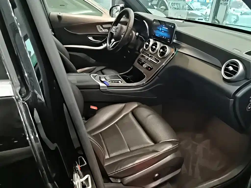 Mercedes-Benz GLC 2021 GLC 300 L 4MATIC Sporty фото 25