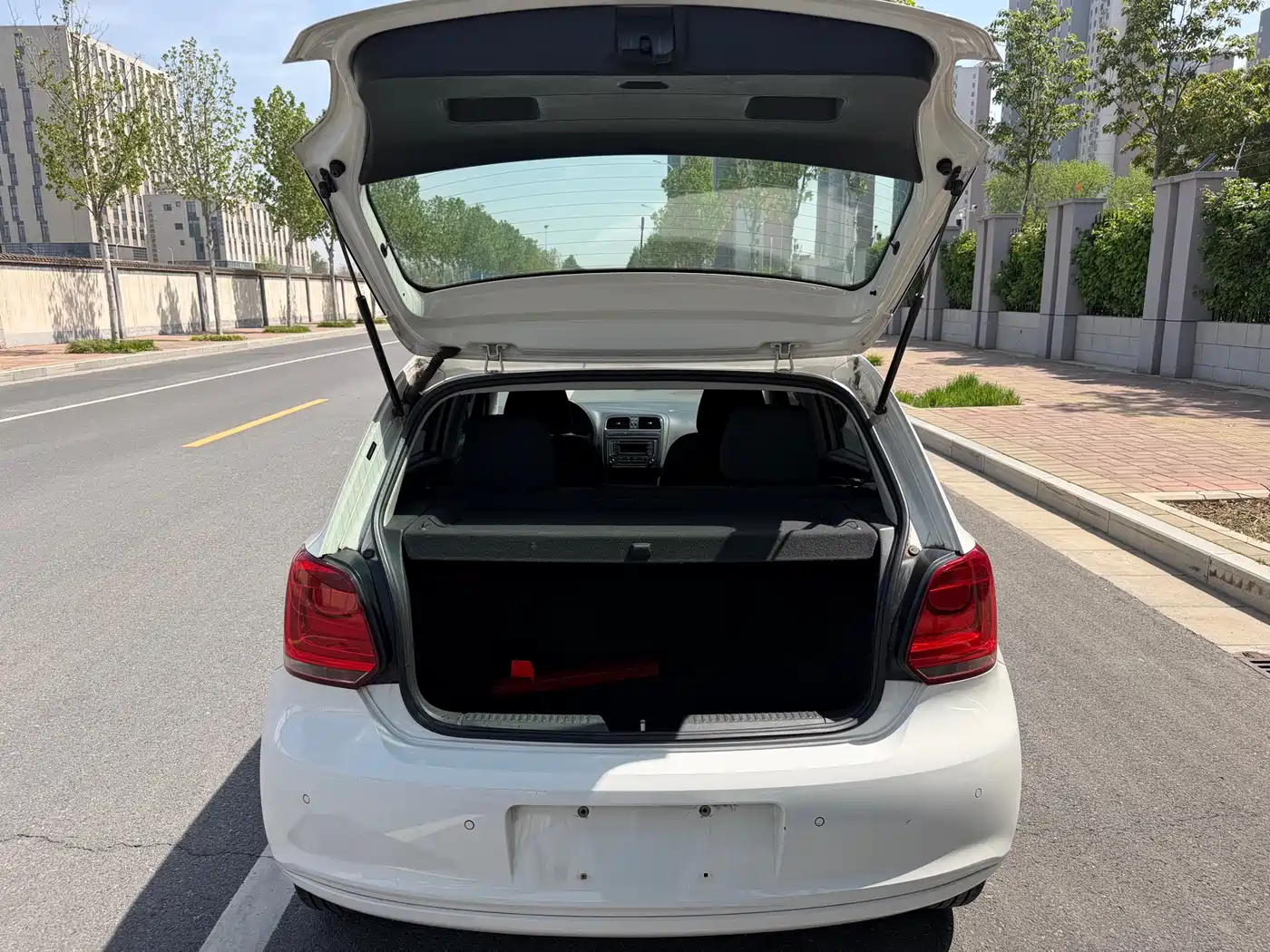 Volkswagen Polo 2013 1.4L Automatic Comfort Edition фото 16