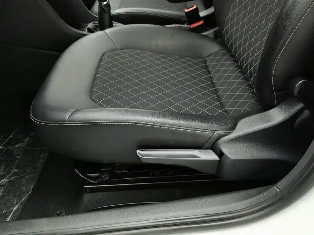 Škoda Rapid 2018 1.6L Manual Comfort Edition фото 20