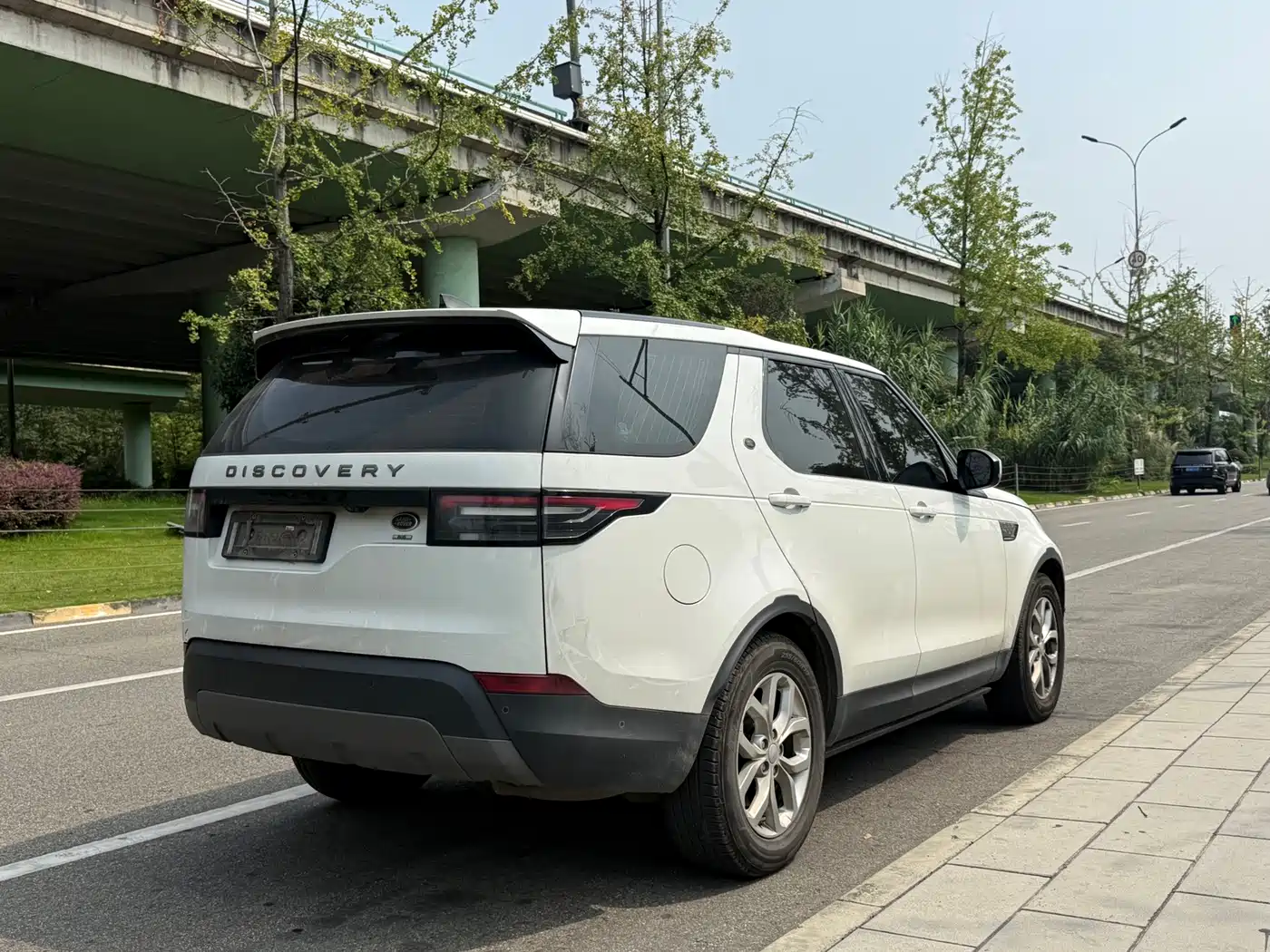 Фото 8 - Land Rover Discovery