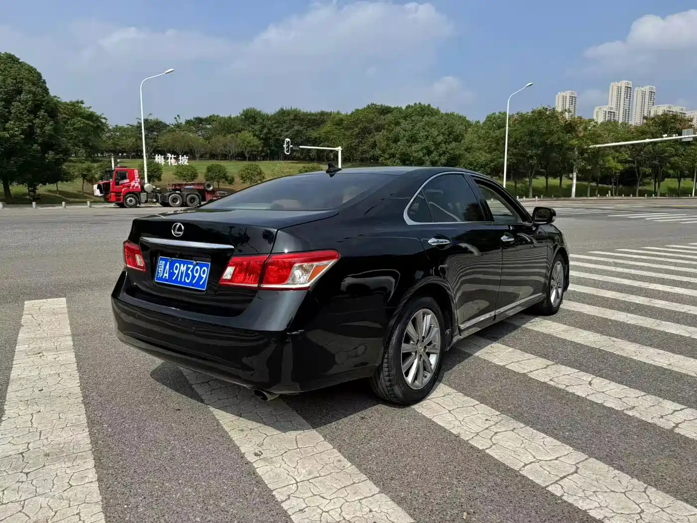 Фото 7 - Lexus ES