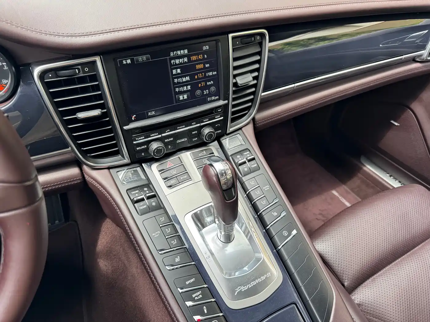 Porsche Panamera 2014 Panamera 3.0T фото 17