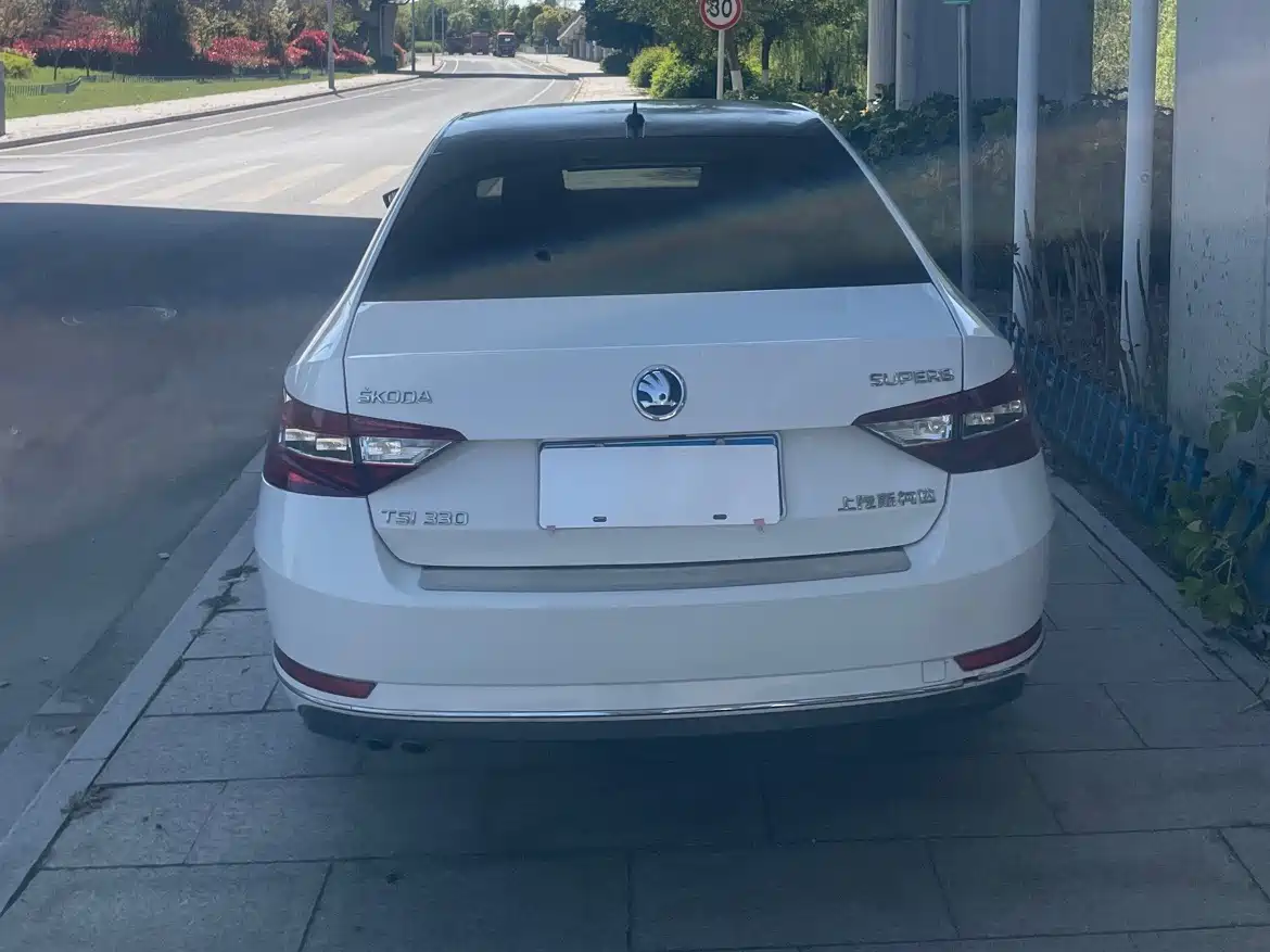 Škoda Superb 2018 TSI330 DSG Comfort Edition China V фото 4