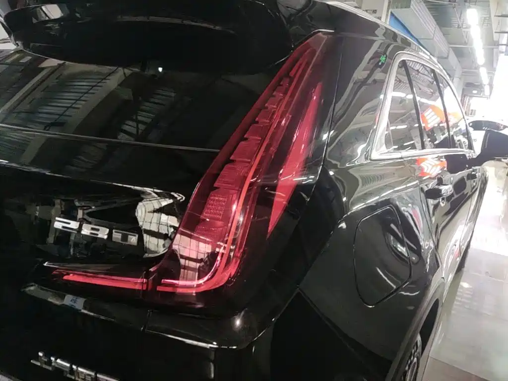 Photo 8 - Cadillac XT4