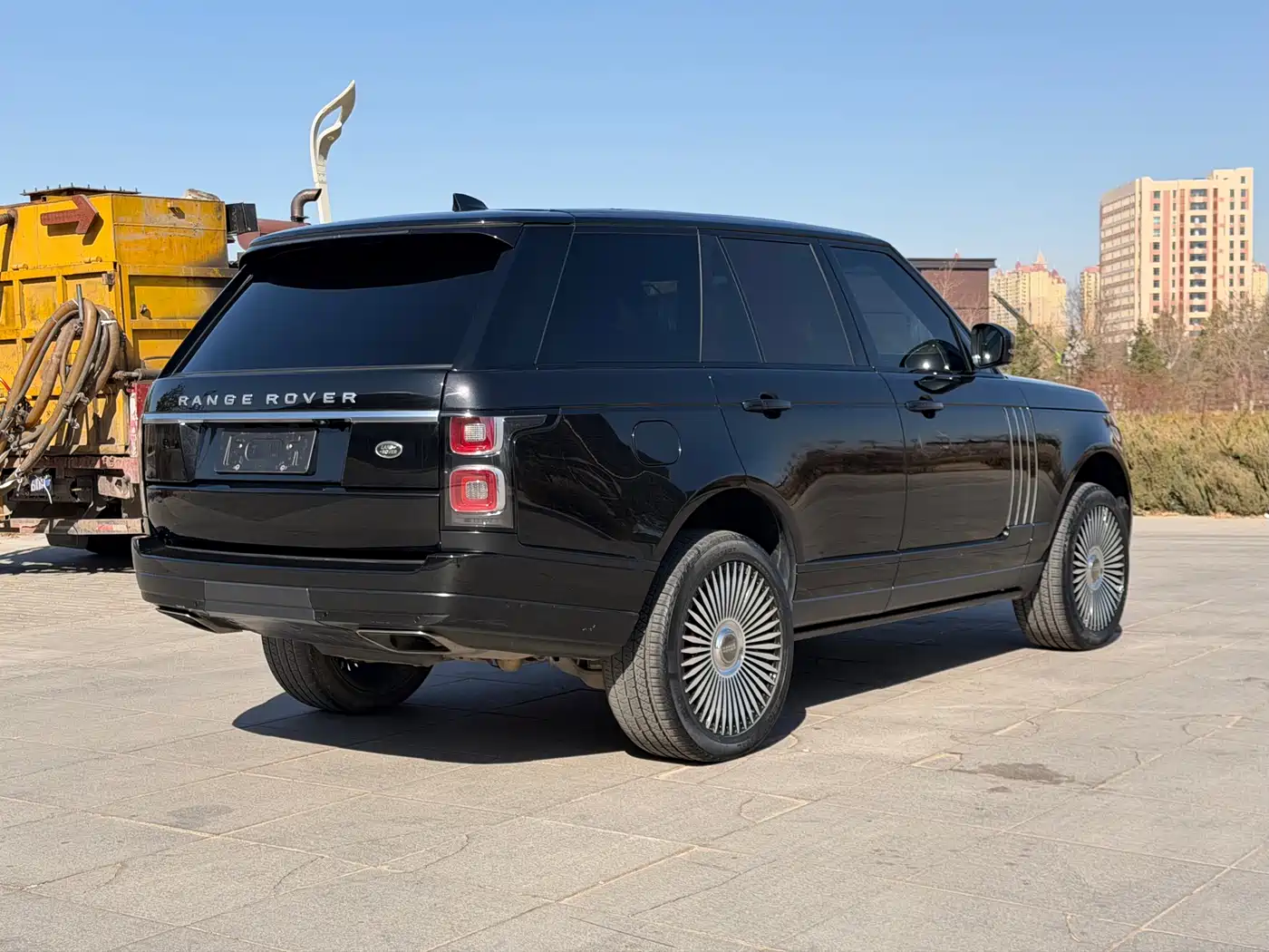 Land Rover Range Rover 2020 3.0 L6 Heritage Edition фото 9
