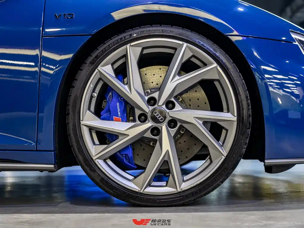 Фото 8 - Audi R8