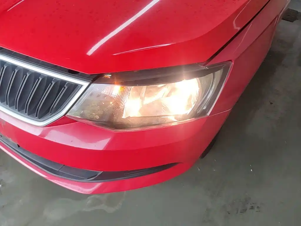Škoda Fabia 2018 2017 1.4L Auto Car Enjoy Edition