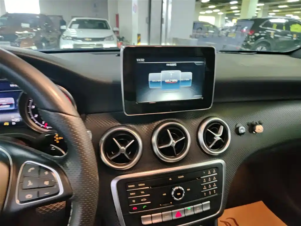 Mercedes-Benz A-Class (Import) 2017 Facelift A 200 Fashion фото 9