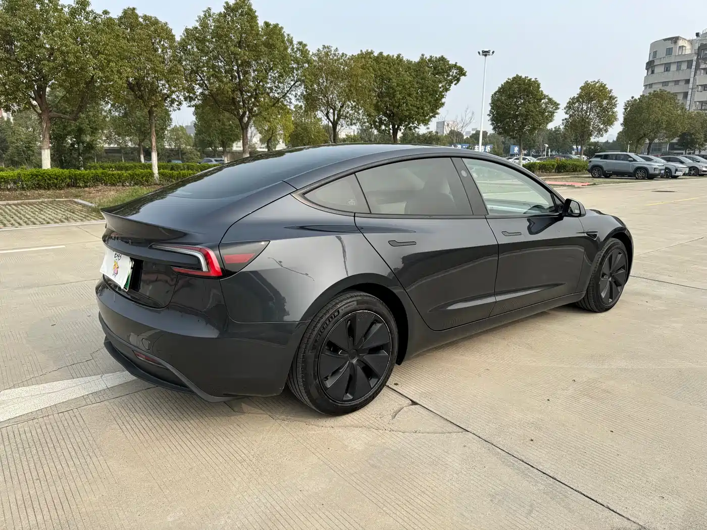 TESLA MODEL 3