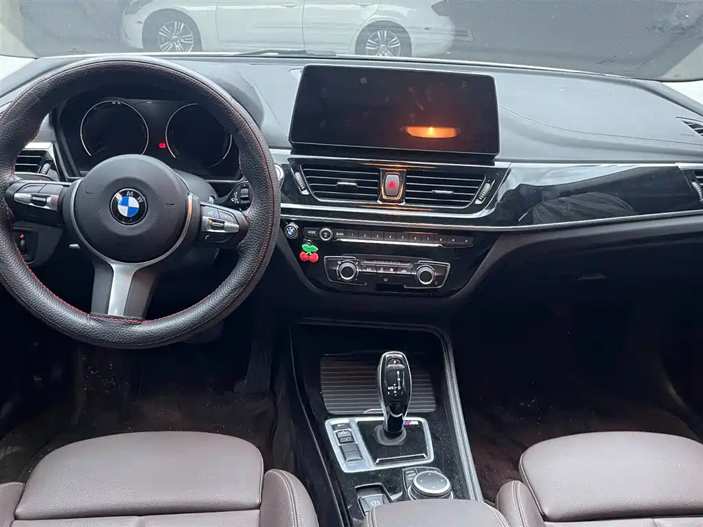 BMW 1 Series 2022 120i M Sport Shadow Edition фото 10
