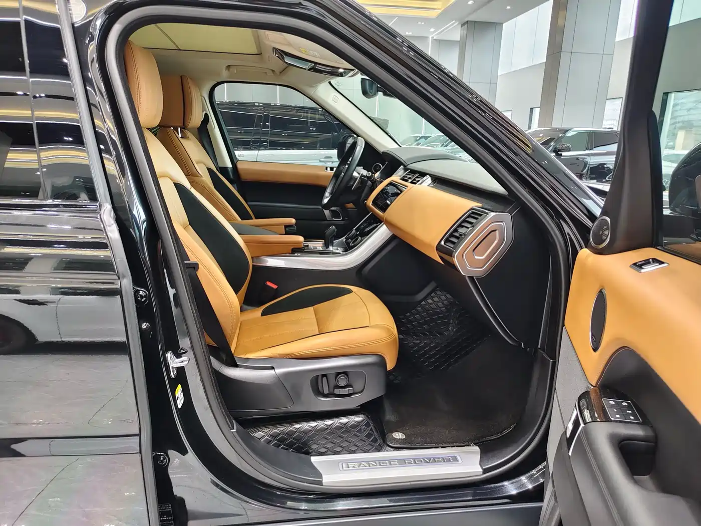 Land Rover Range Rover Sport 2022 3.0 L6 Gloss Black Edition фото 24