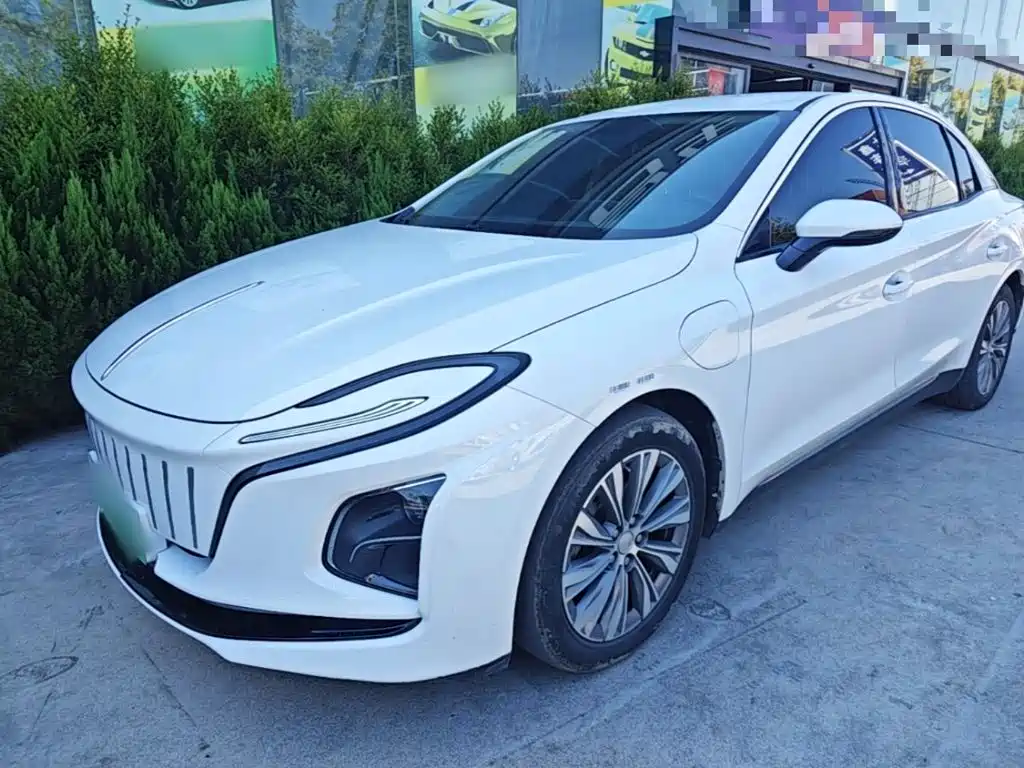Фото 2 - Hongqi E-QM5