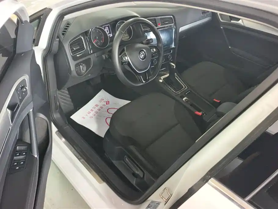 Volkswagen Golf 2020 Beloved Edition 280TSI DSG Comfort фото 9
