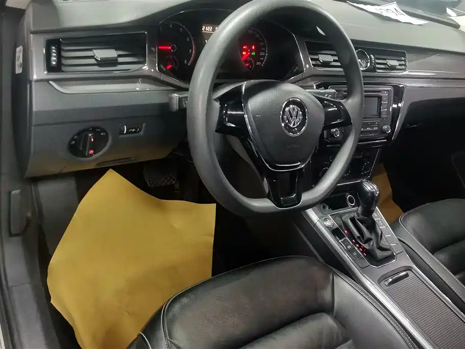 Volkswagen Passat 2015 1.8TSI Automatic Prestige Edition фото 12