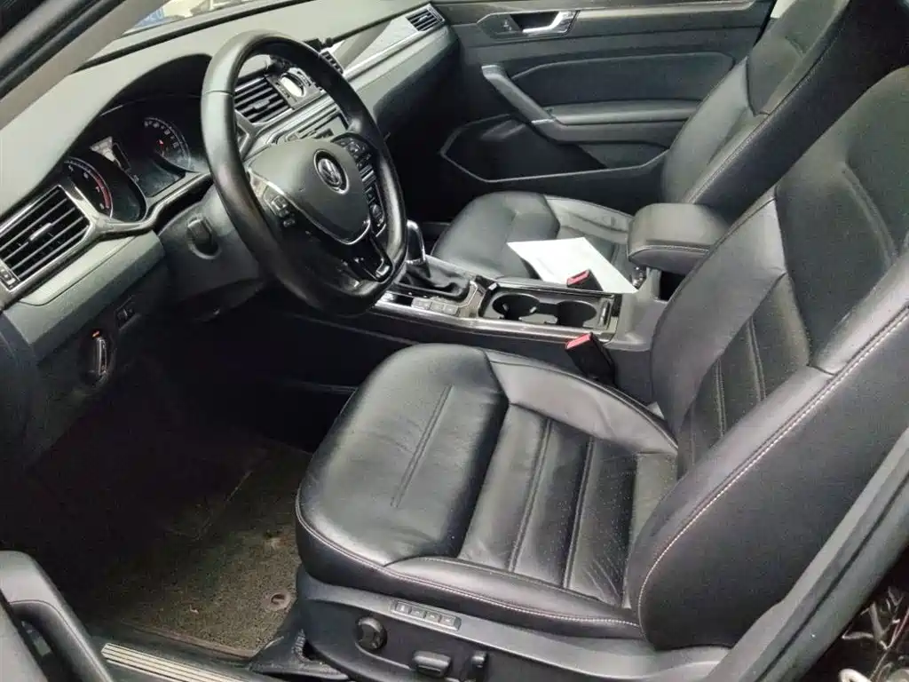 Volkswagen Passat 2017 330TSI DSG Luxury фото 15